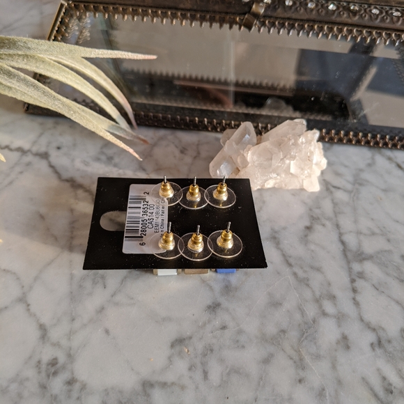 Expression set of square studded earrings - Picture 3 of 4